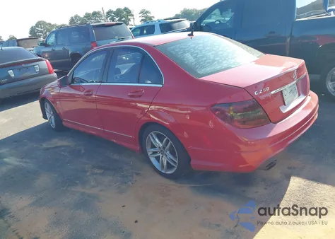 2012 Mercedes-Benz C 250 Luxury/Sport из США, поврежденный, VIN WDDGF4HBXCR233397